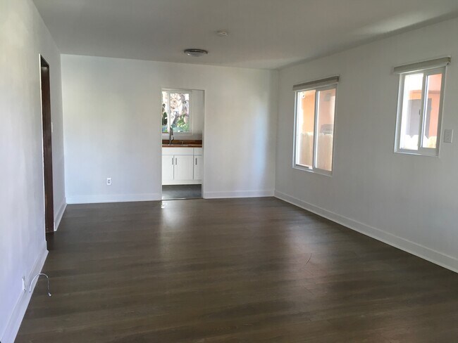 living room - 4361 Chase Ave