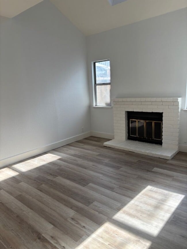 Foto del edificio - Lovely Pleasanton Townhouse