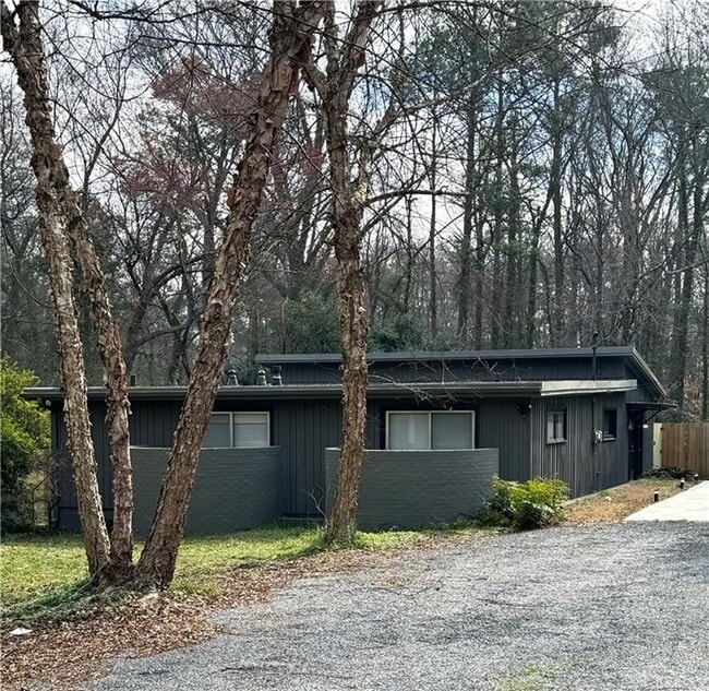 Building Photo - 3152 Smith Hill Rd