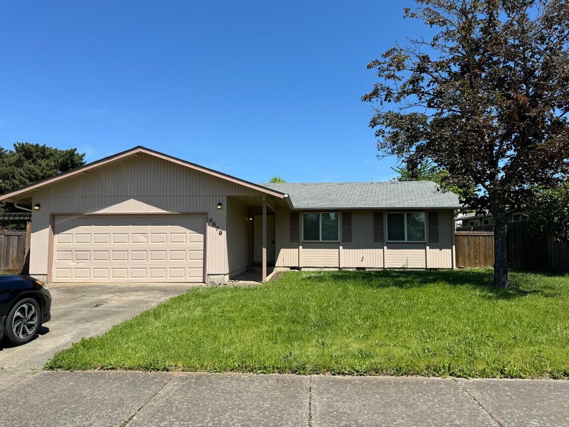 Primary Photo - 3 bed 2 bath house in a great neighborhood!