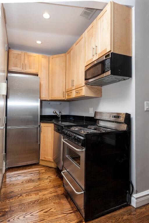 Foto del edificio - 330 E 35th St