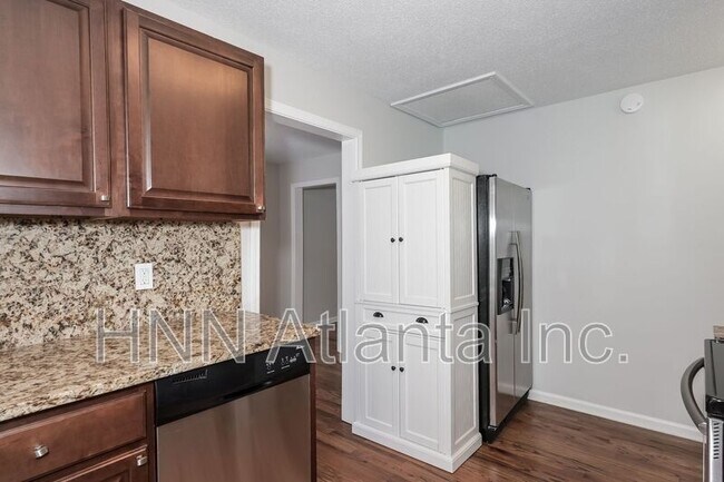 Building Photo - 1235 Beechview Dr SE