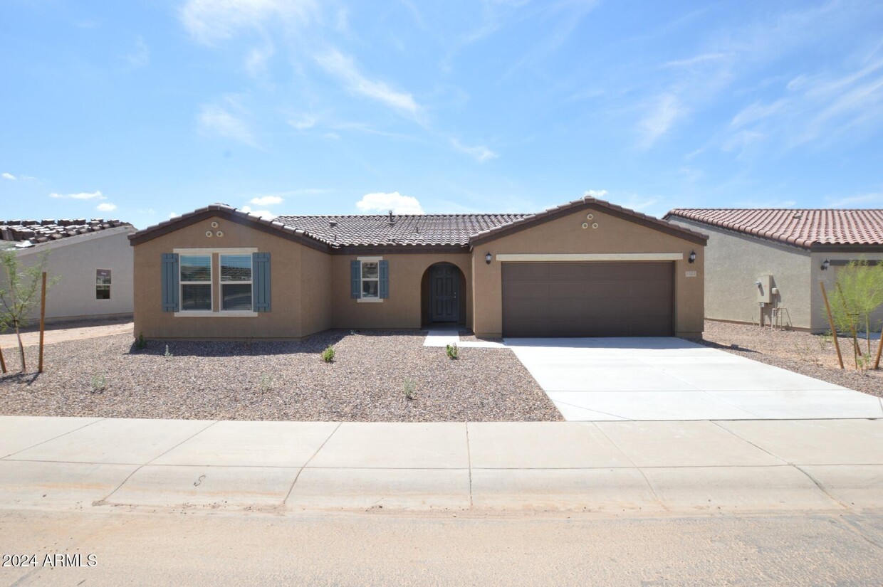 Foto principal - 1523 E Desert Breeze Dr