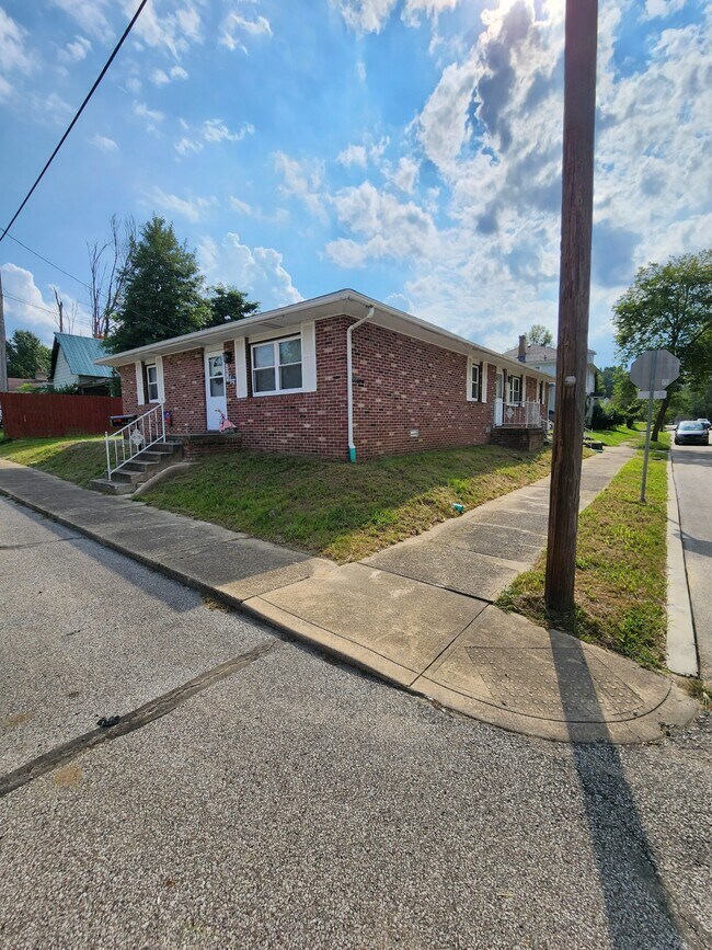 Foto del edificio - 61 E Park St