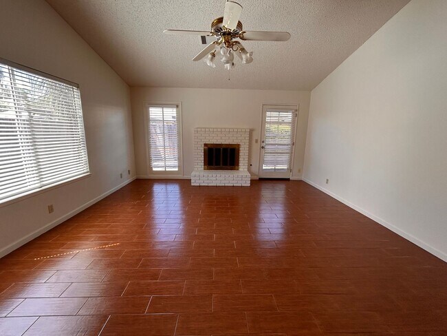 Foto del edificio - Cute home for rent in Visalia!