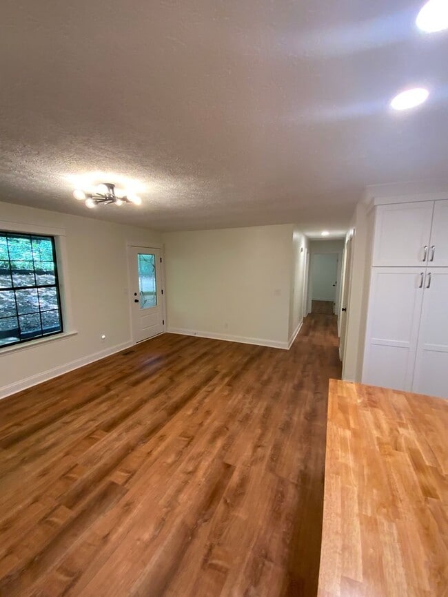 Building Photo - Beautifully Remodeled 3-Bedroom Home with ...