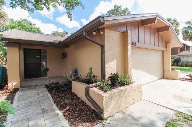 Building Photo - Sandcrest Circle