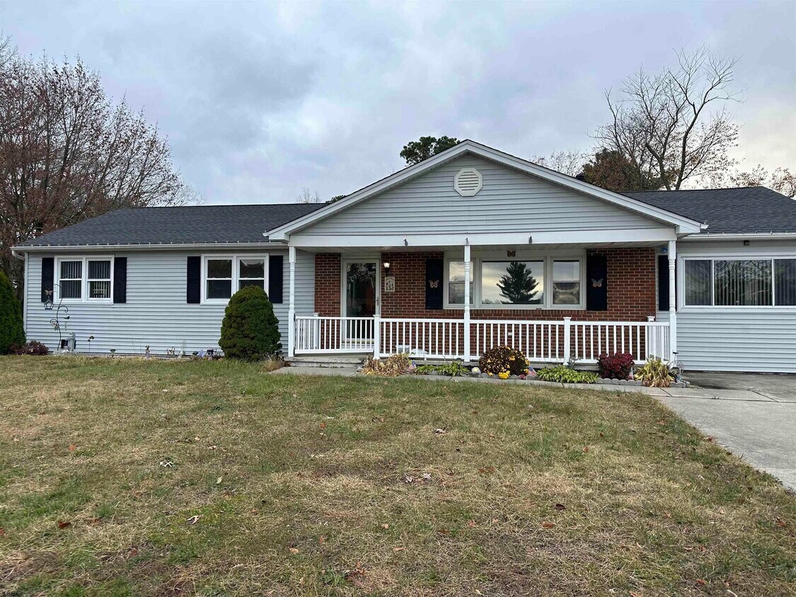 6 Windsor Dr, Egg Harbor Township, NJ 08234 House Rental in Egg