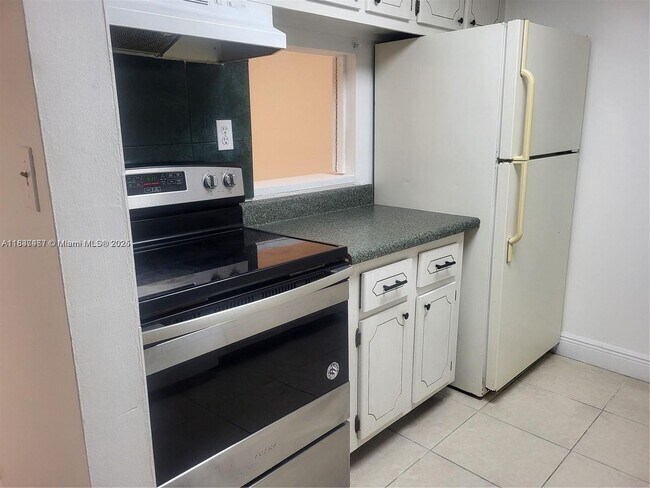Foto del edificio - 14301 N Kendall Dr