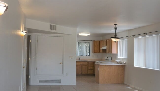 Building Photo - 4410 Buena Loma Way