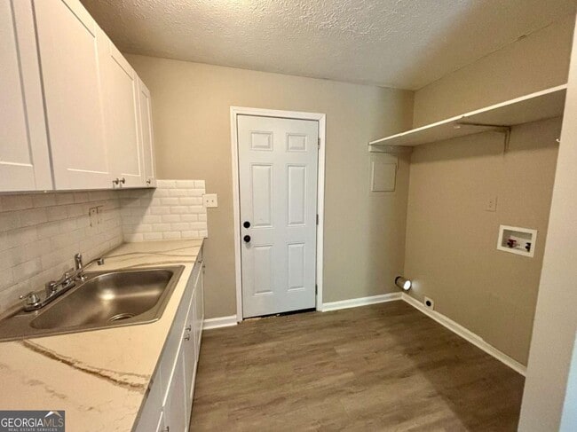 Foto del edificio - 6077 Pine St