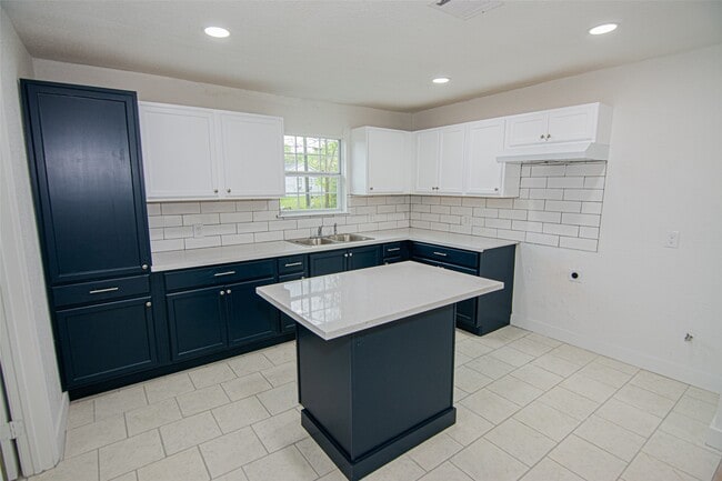 Building Photo - 10815 Ritow St