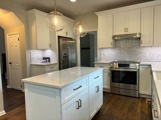 Building Photo - Fabulous 4BR remodeled home in Franklin