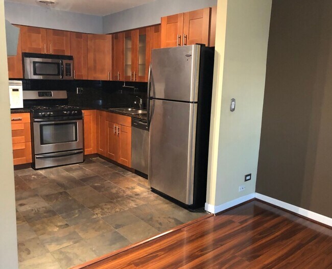 Foto del edificio - 6878 W Touhy Ave