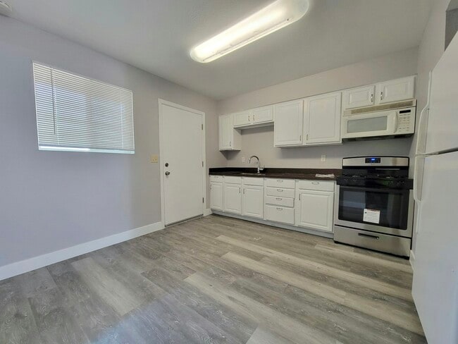 Photo - 1833 E Harvard St Apartment