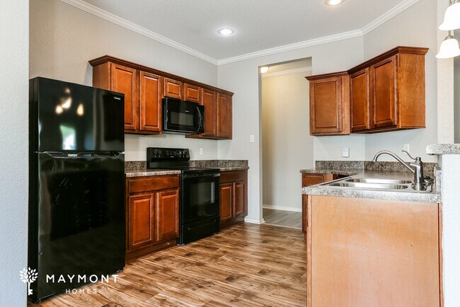 Building Photo - Stunning 3 Bedroom with Large Backyard!