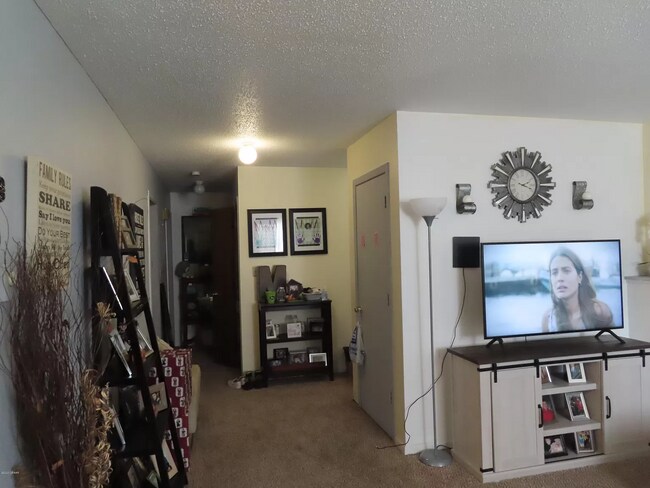 Foto del edificio - 714 Great Plains Ct