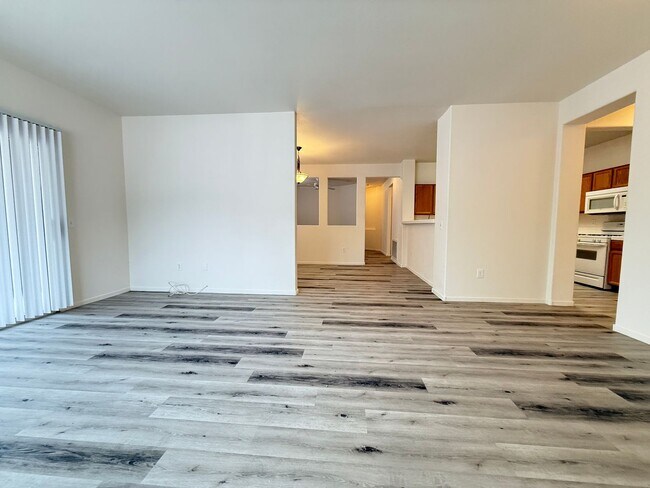 Foto del edificio - 813 Peachy Canyon Cir