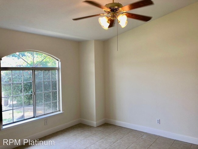 Building Photo - 4 br, 2 bath House - 338 W Gibson Ave