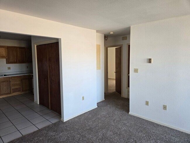 Foto del edificio - 2433 E 21st St