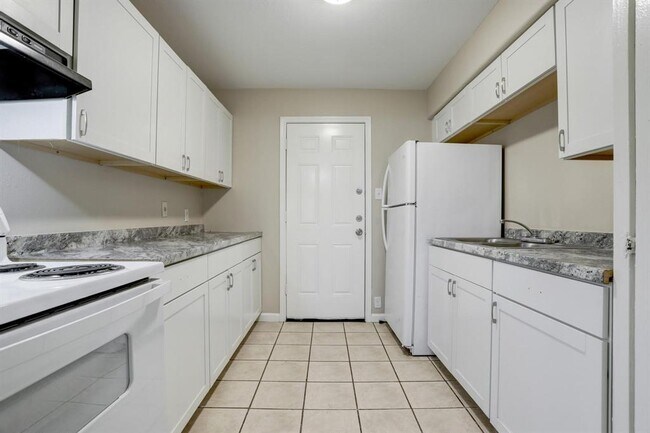 Foto del edificio - 5107 Clover St
