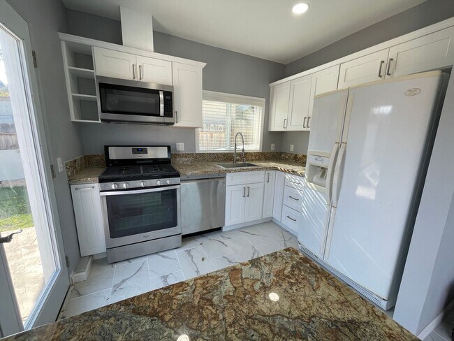 Building Photo - DA-403