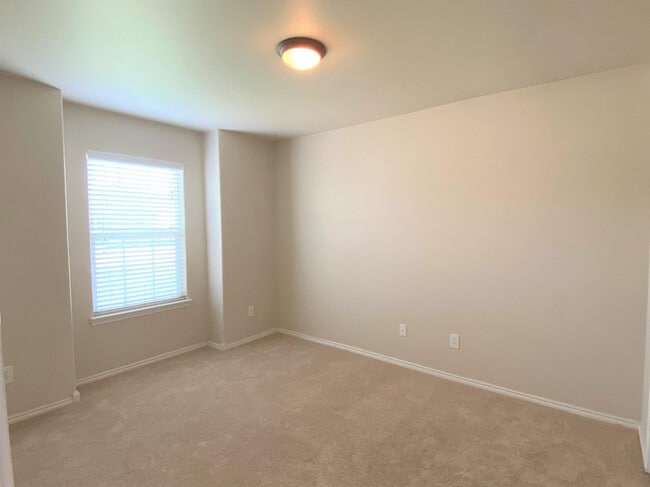 Building Photo - 2011 100th St