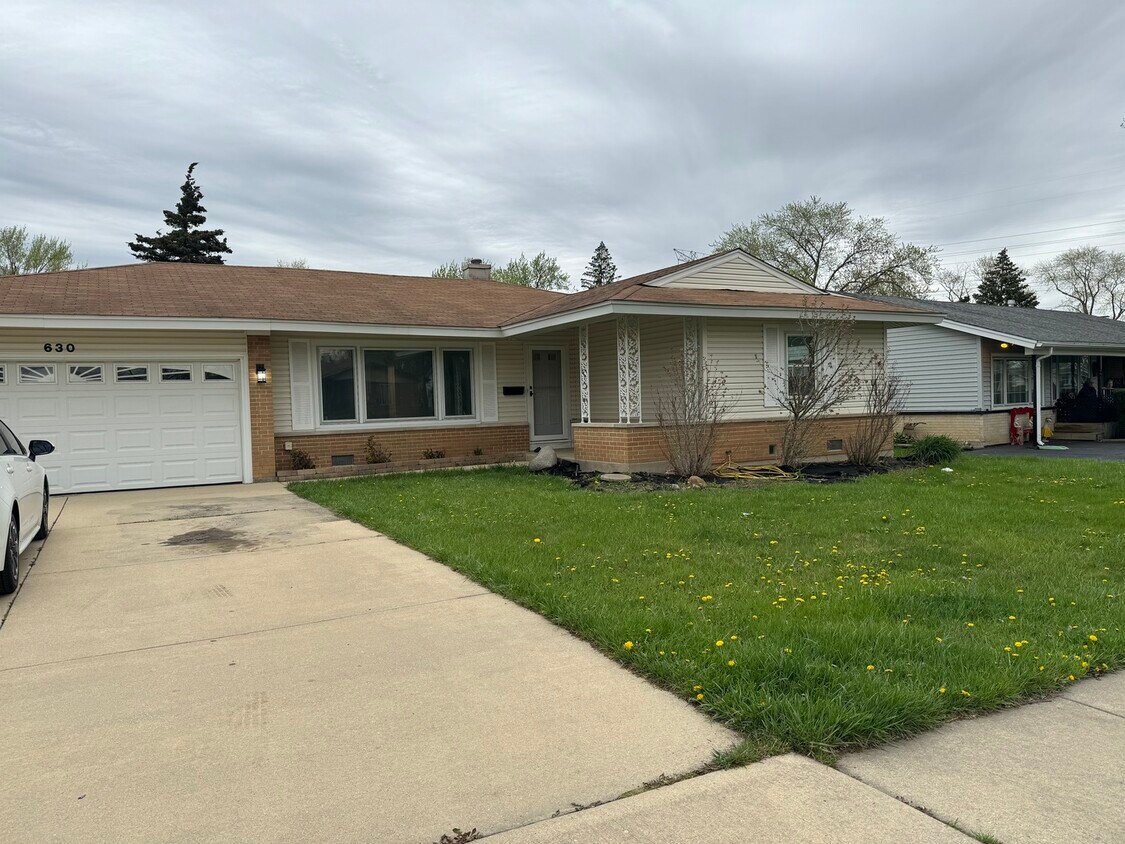 Primary Photo - 630 Pinewood Dr