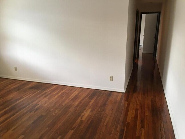 Building Photo - 4200 N Arlington Ave