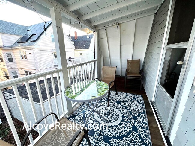 Foto del edificio - 92 Powder House Blvd