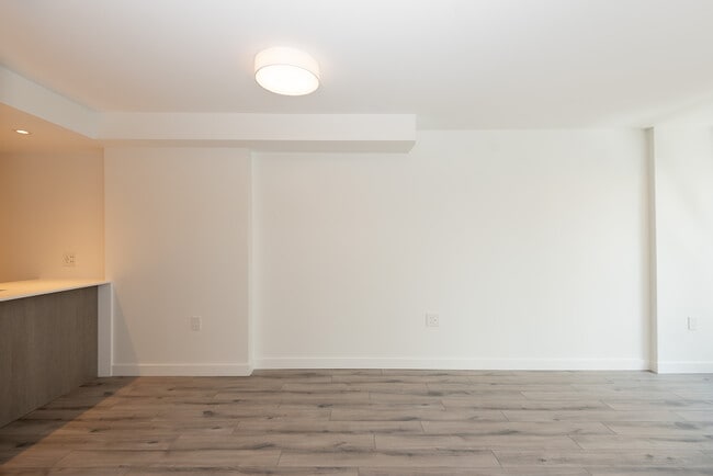 Building Photo - 8X Rentals