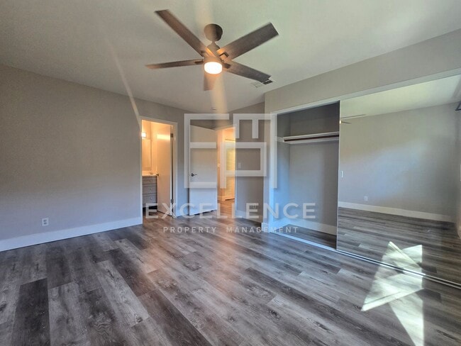 Building Photo - 2/2 Downstairs Condo with Patio, Washer an...