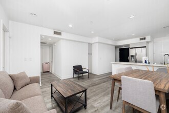 Interior Photo - 1539 Beloit Ave