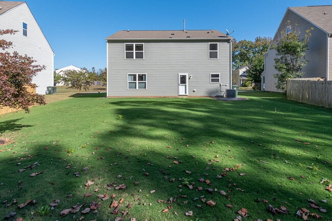 Building Photo - Experience modern comfort in this spacious 4+ bedroom home