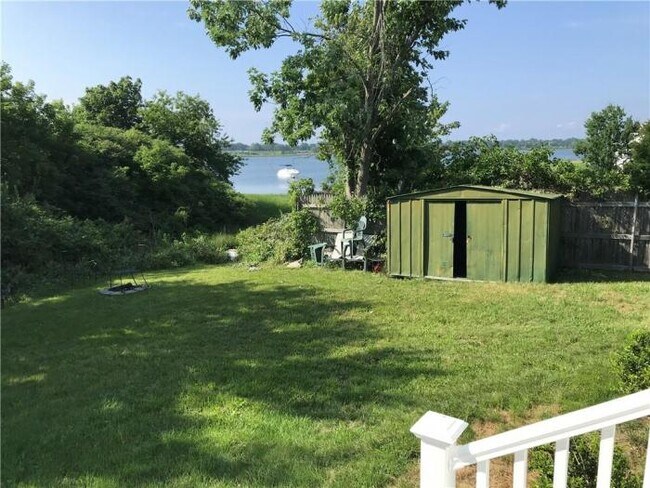 Building Photo - 2 bedroom in Portsmouth RI 02871