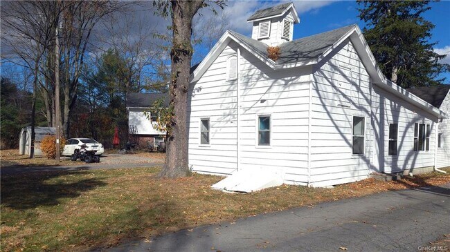 Building Photo - 11 Reynolds Ln