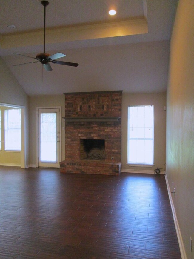 Building Photo - 3 bedroom 2 bath home in Tyler! Coming soon!