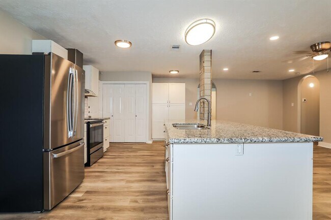 Building Photo - 32118 Decker Oaks Dr