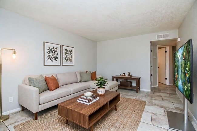 Building Photo - 208 S Doran