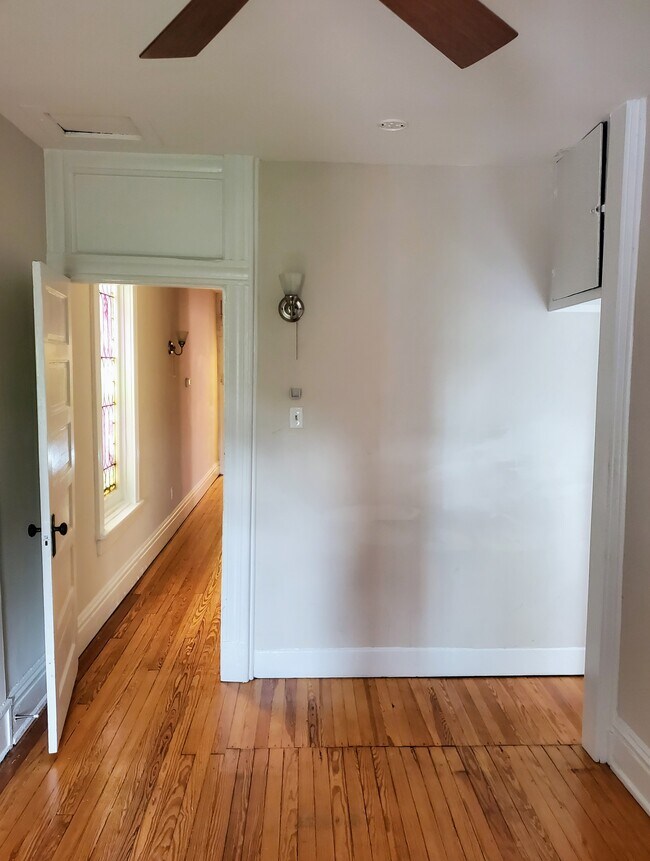 Foto del edificio - 2111 Hanover Ave