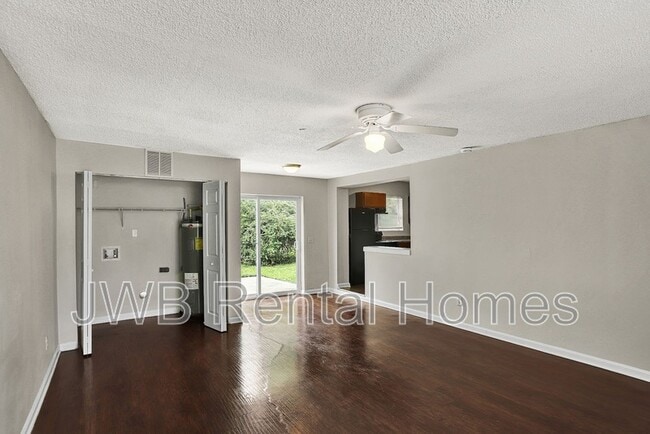 Foto del edificio - 3511 Rockwood Dr