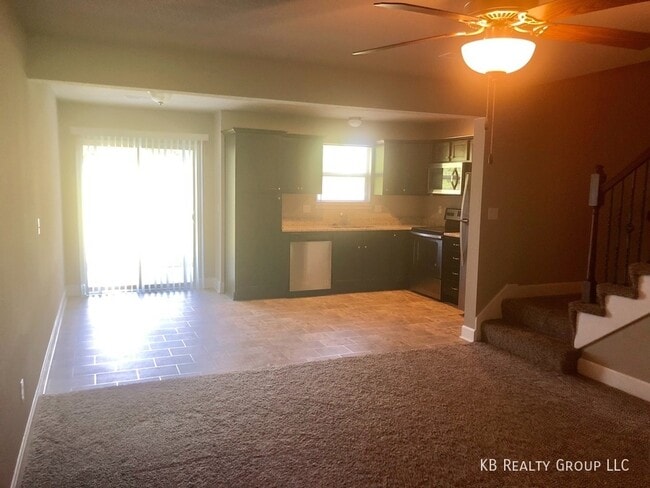 Building Photo - 2 Bed Townhome in Peculiar