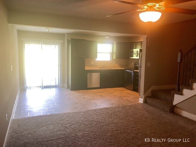 Foto del edificio - 2 Bed Townhome in Peculiar