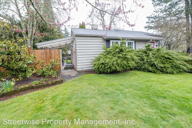 Foto del edificio - 1 br, 1 bath House - 4517 SW Garden Home Rd.