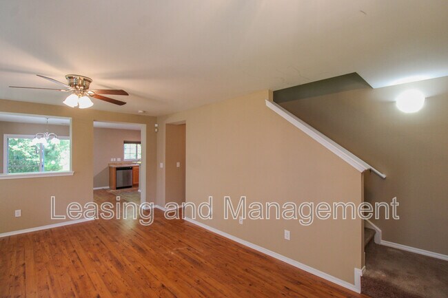 Foto del edificio - 8811 Kellum Dr