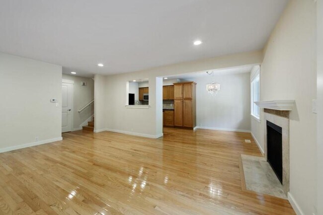 Foto del edificio - 3 bedroom in Bellevue WA 98007
