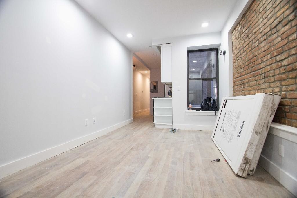 Building Photo - 1684 Gates Ave