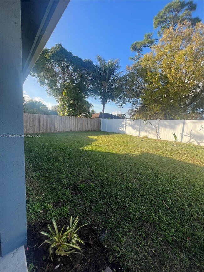 Foto del edificio - 6837 1st St
