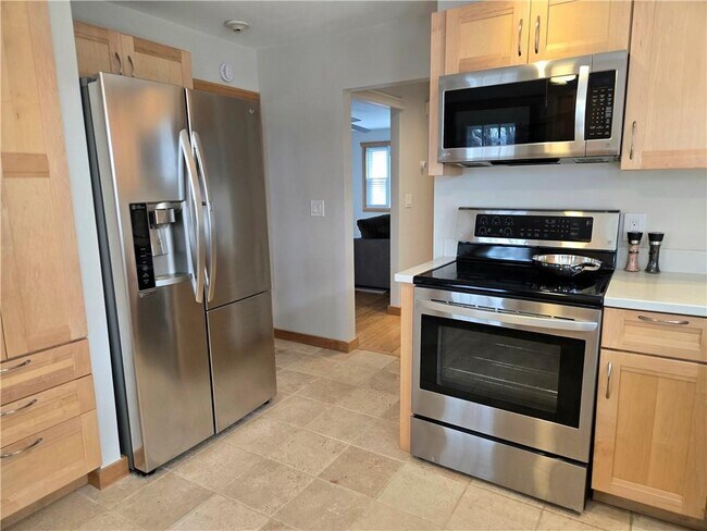 Foto del edificio - 8 Caswell Ave