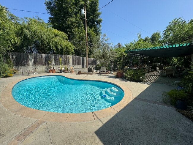 Building Photo - 3318 Bellaire Dr